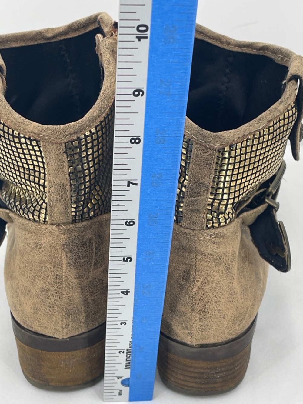 DOLCE BY MOJO MOXY Tan Suede-Look Ankle Boots with Gold Studded WOMENS SIZE 8.5 - Picture 7 of 9